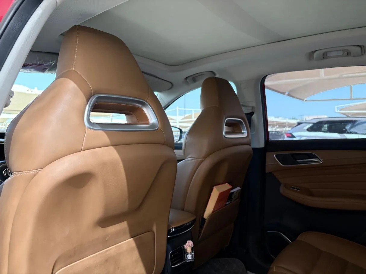 Car image 17