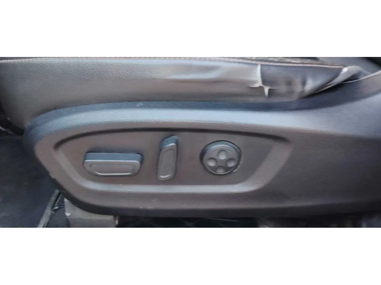 Car image 27