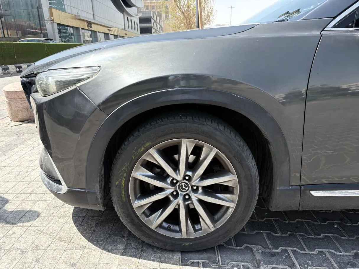 Car image 9