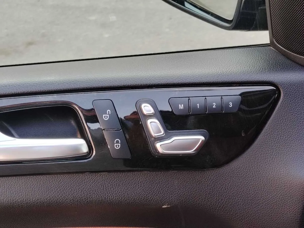 Car image 29