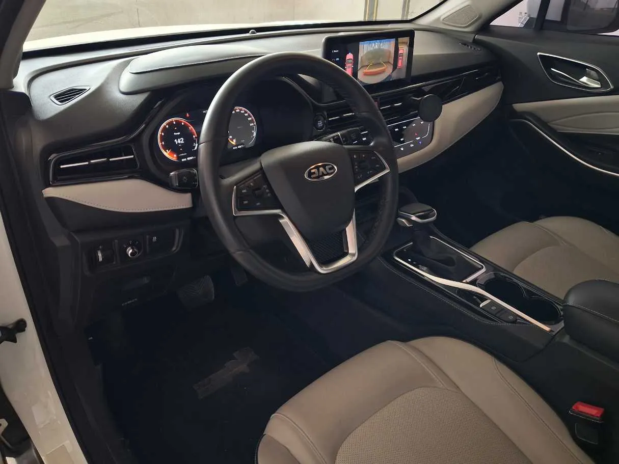 Car image 10