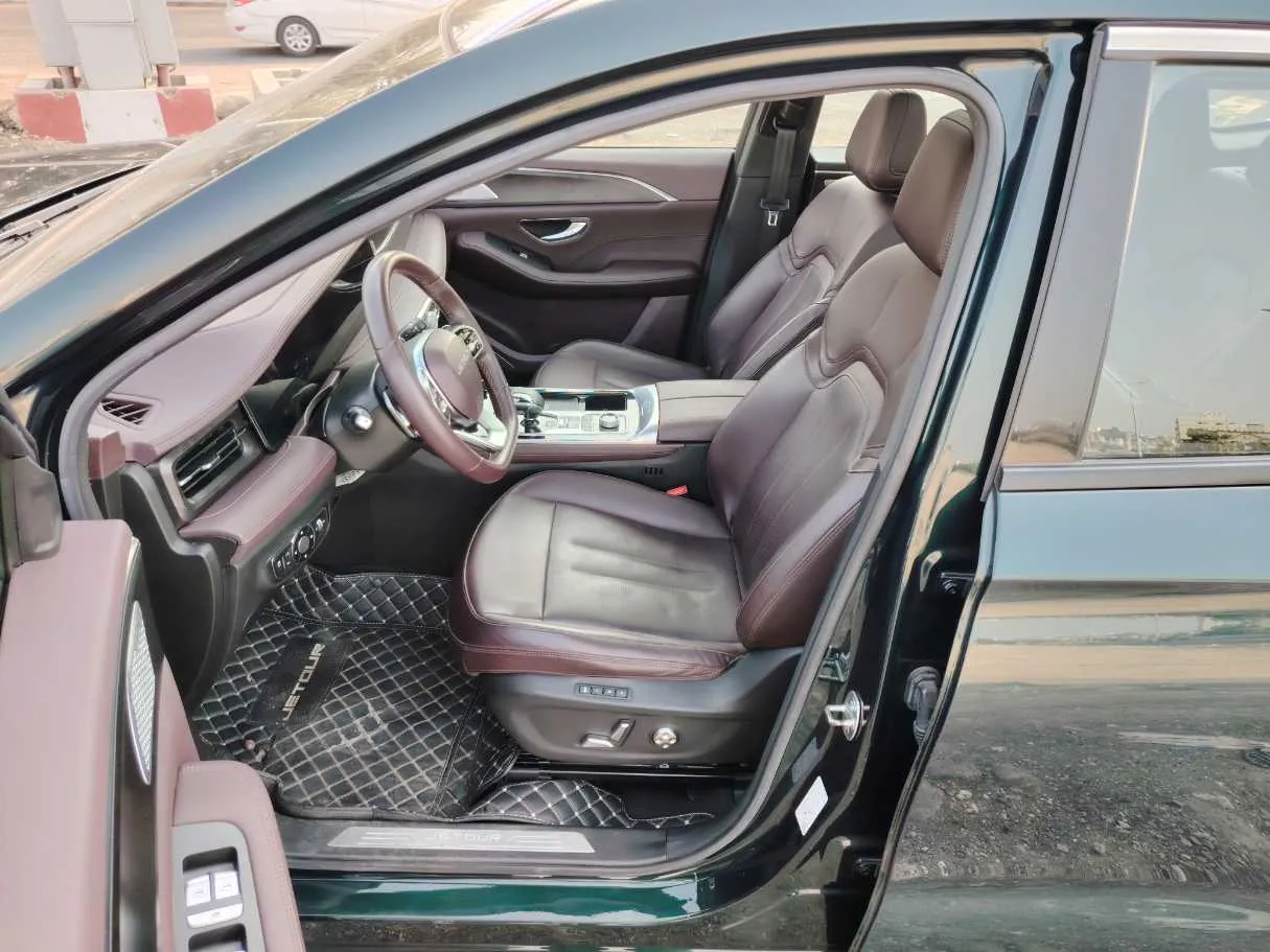 Car image 13
