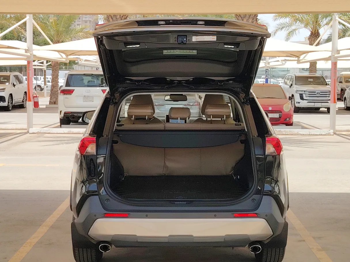 Car image 28