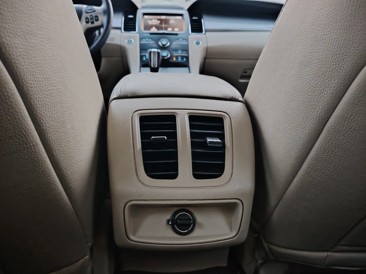 Car image 30