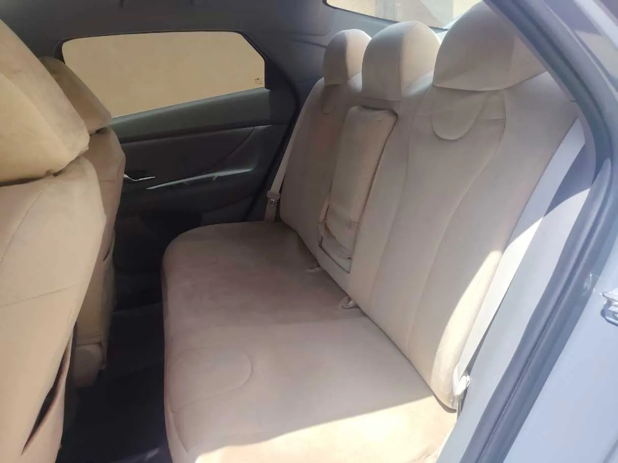 Car image 16