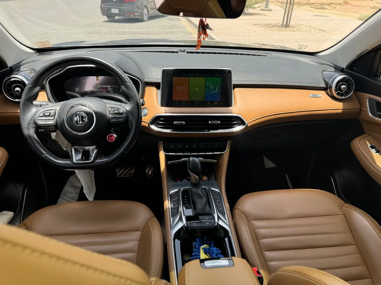 Car image 17