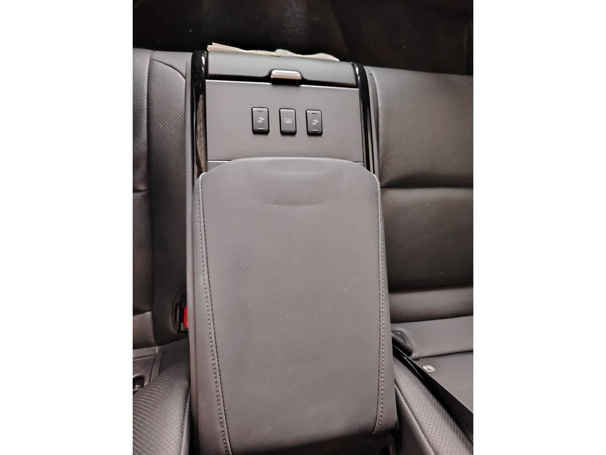 Car image 26
