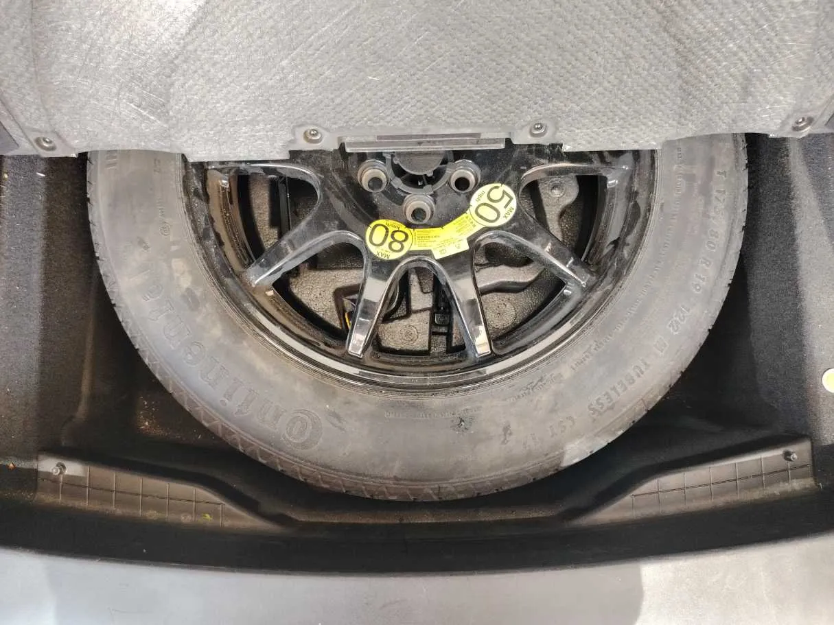 Car image 36