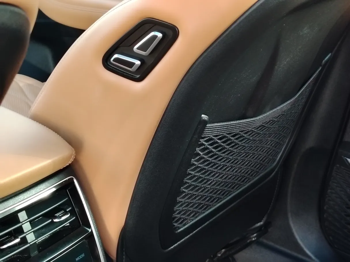 Car image 33