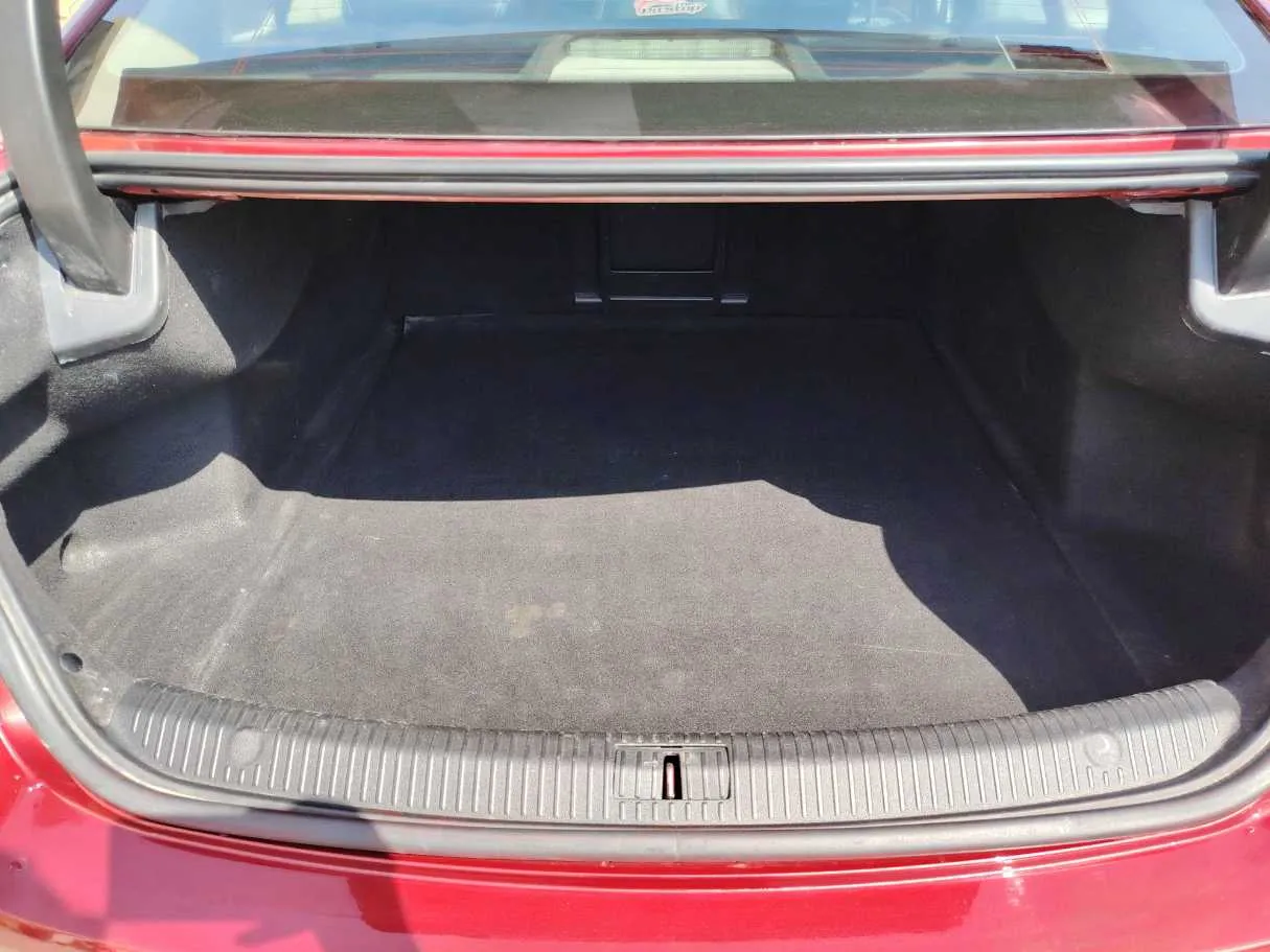 Car image 26