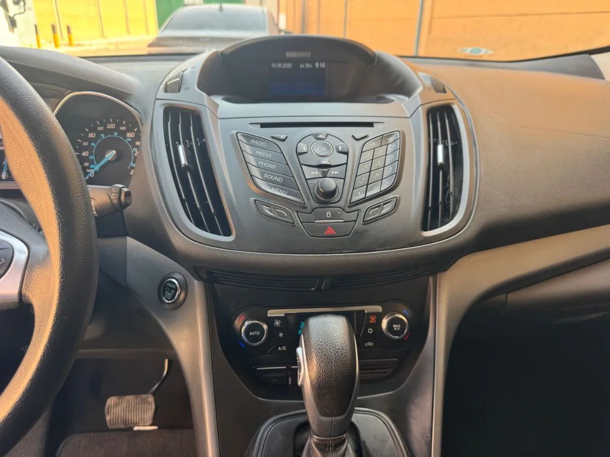 Car image 16