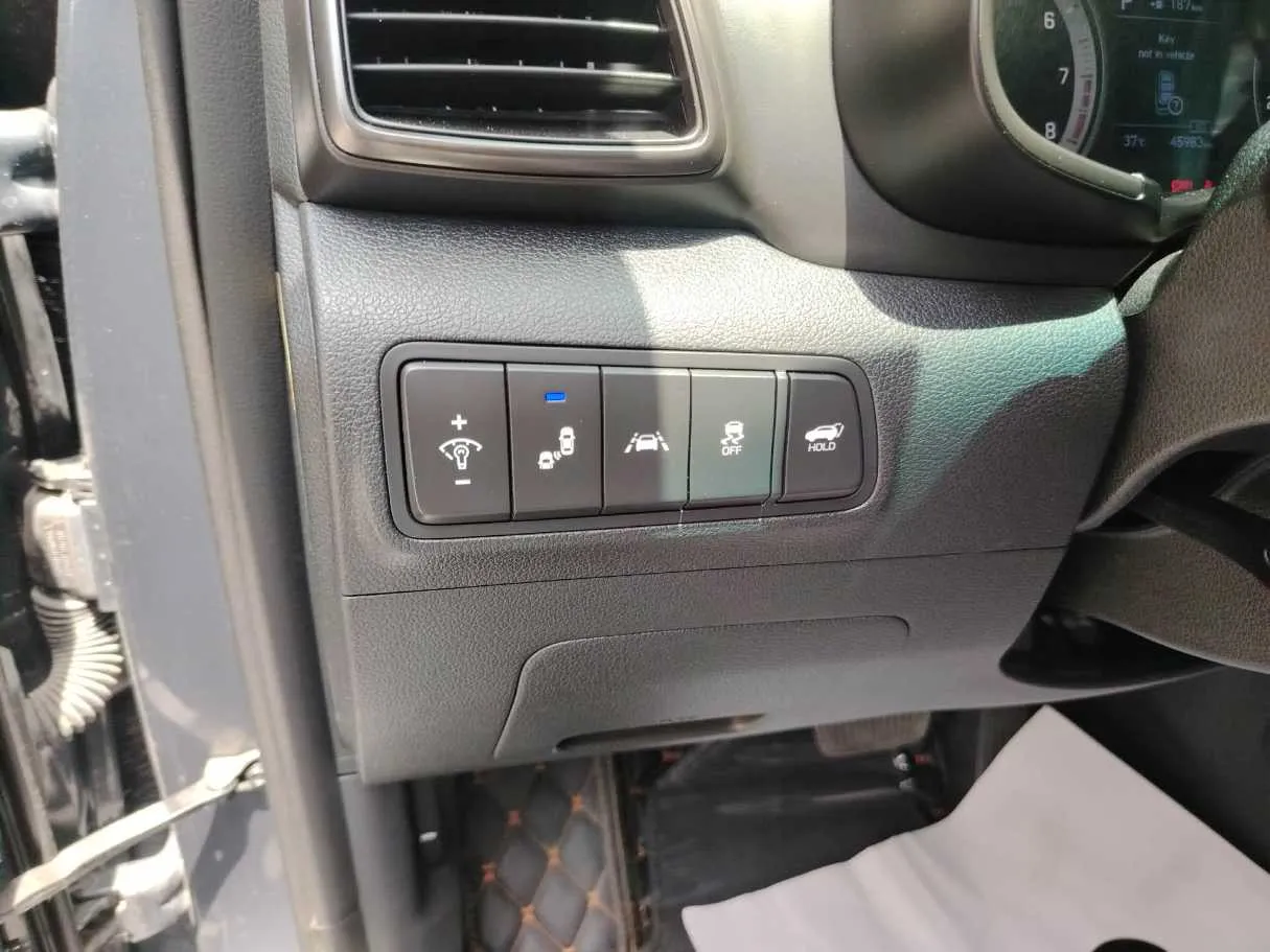 Car image 31