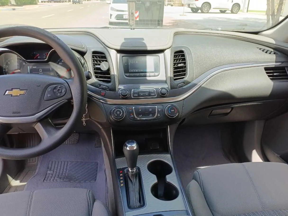 Car image 17