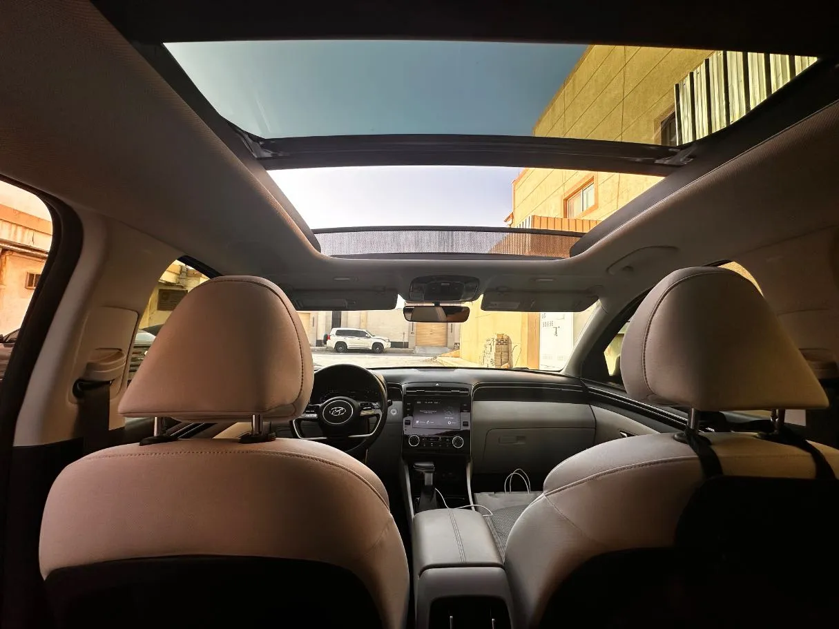 Car image 16