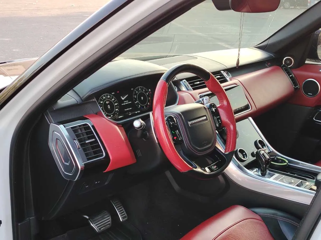 Car image 12
