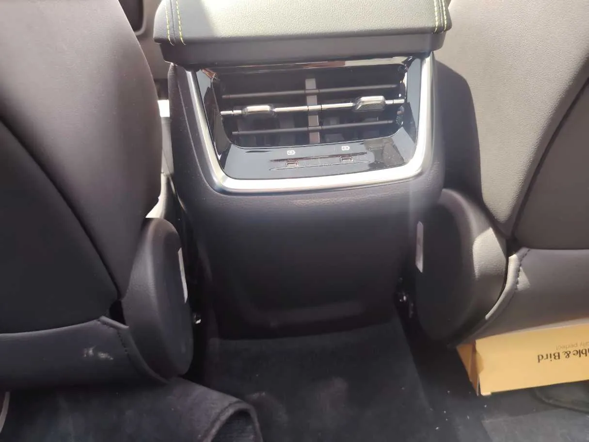 Car image 28