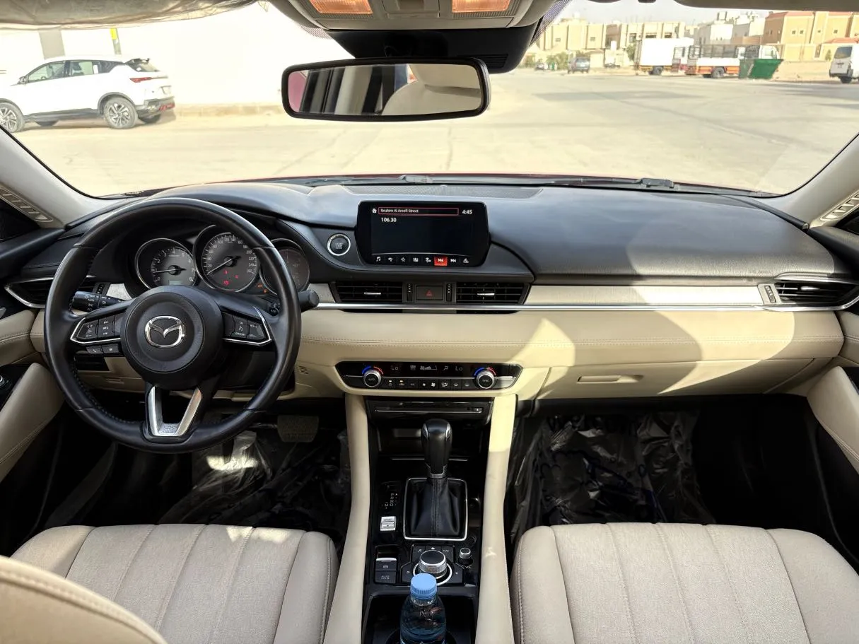 Car image 19