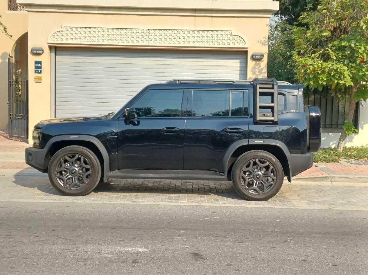 Car image 4