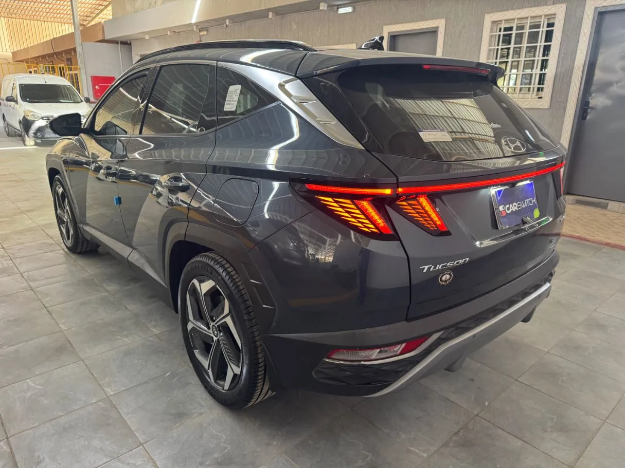 Car image 7
