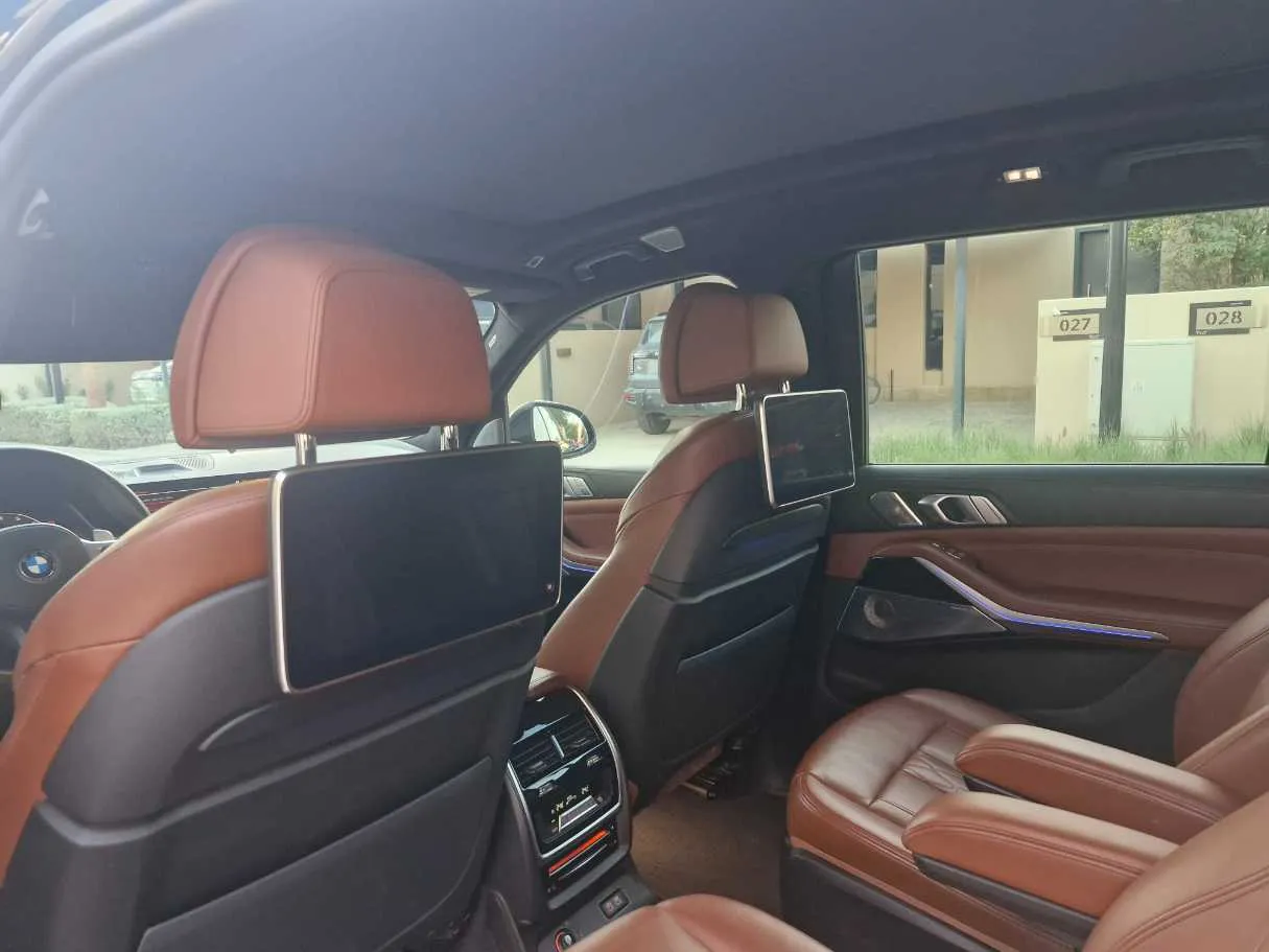 Car image 16