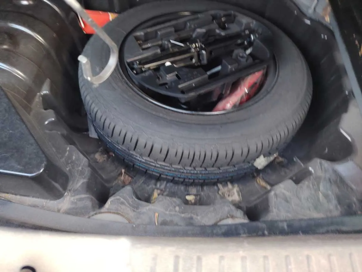 Car image 30