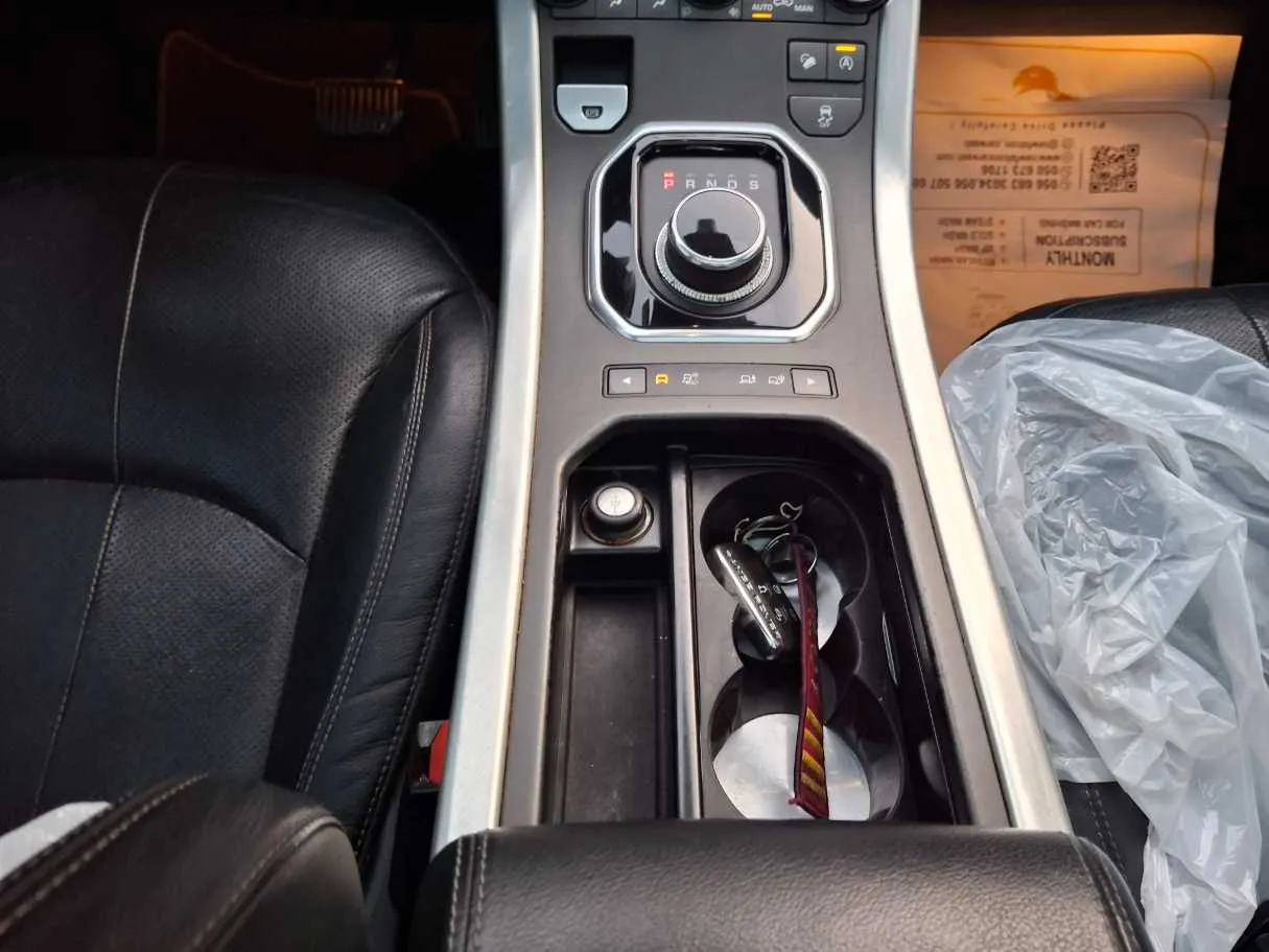 Car image 15