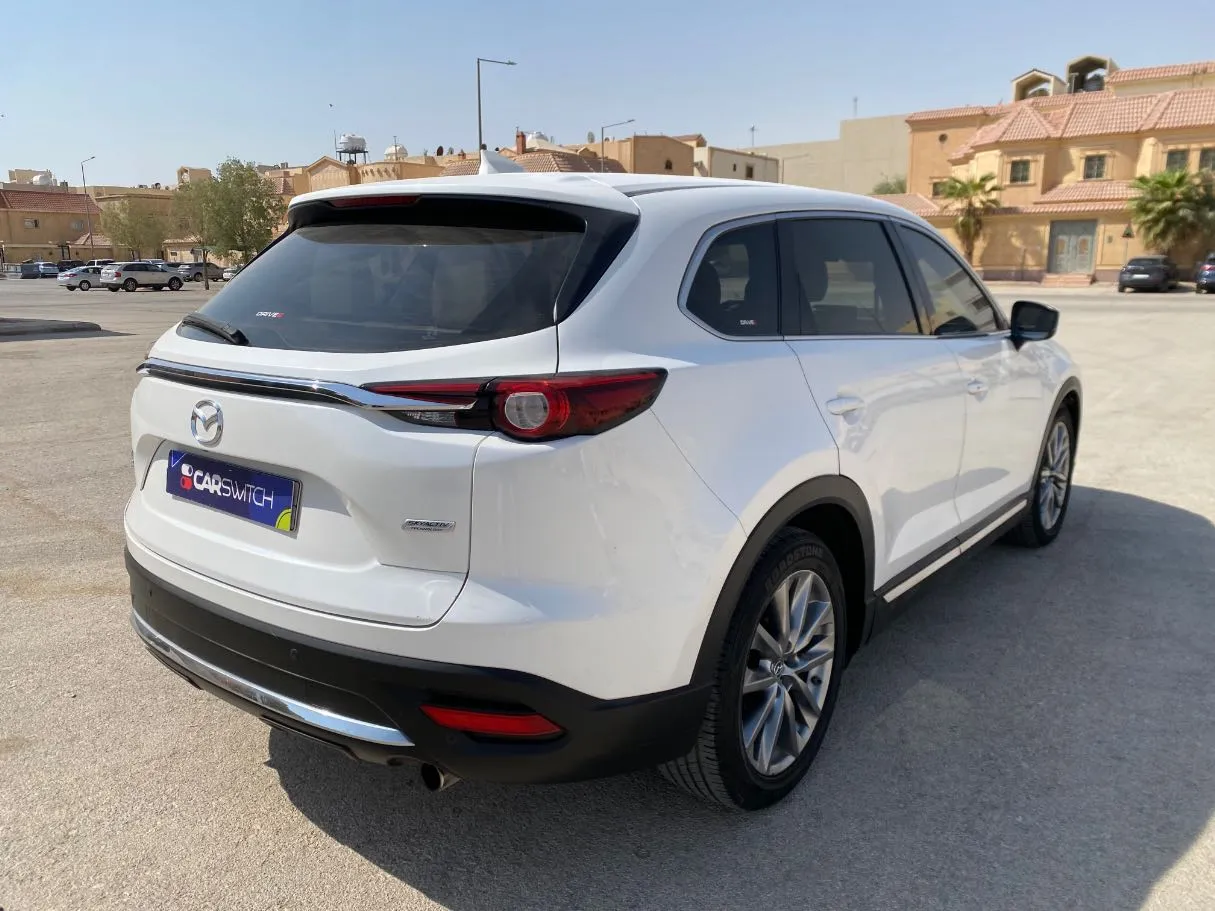 Car image 5
