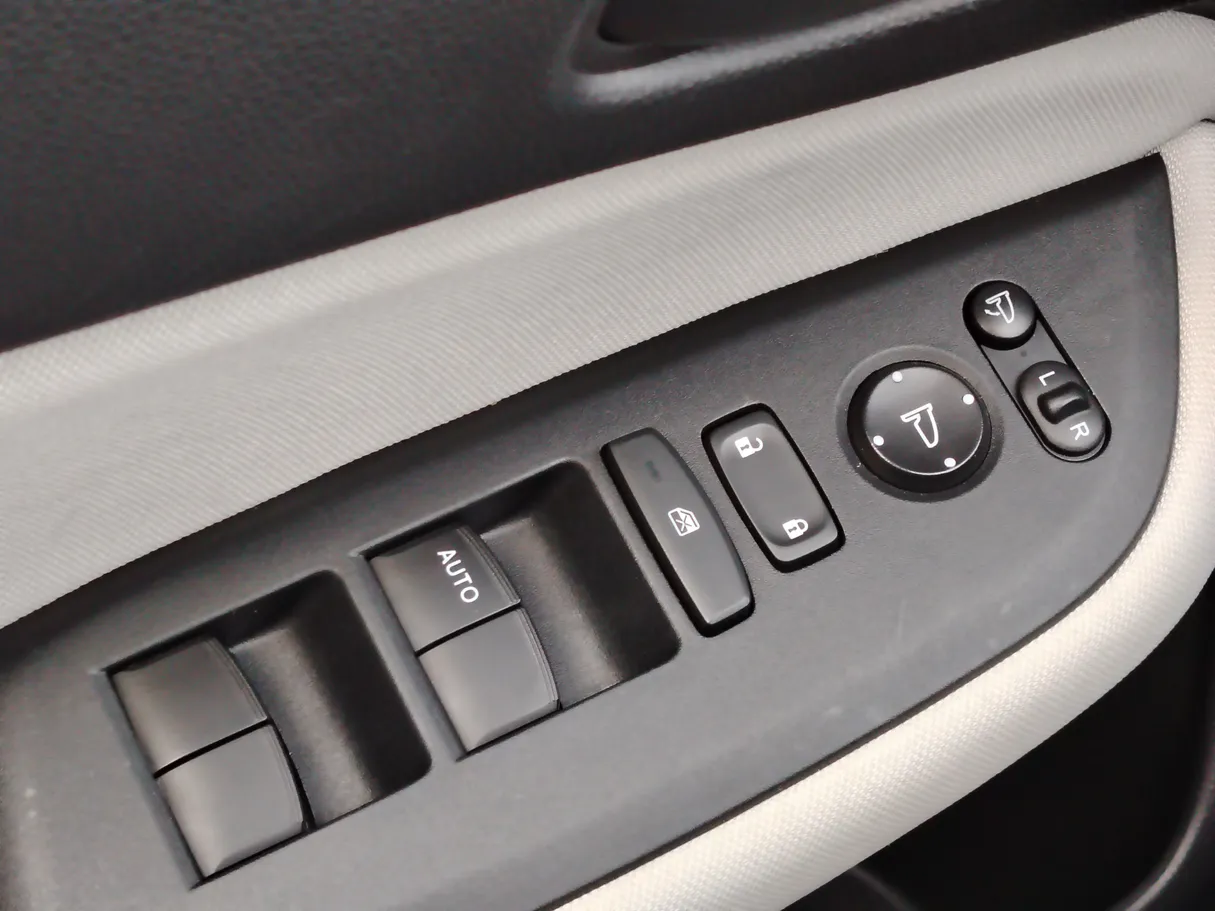 Car image 24