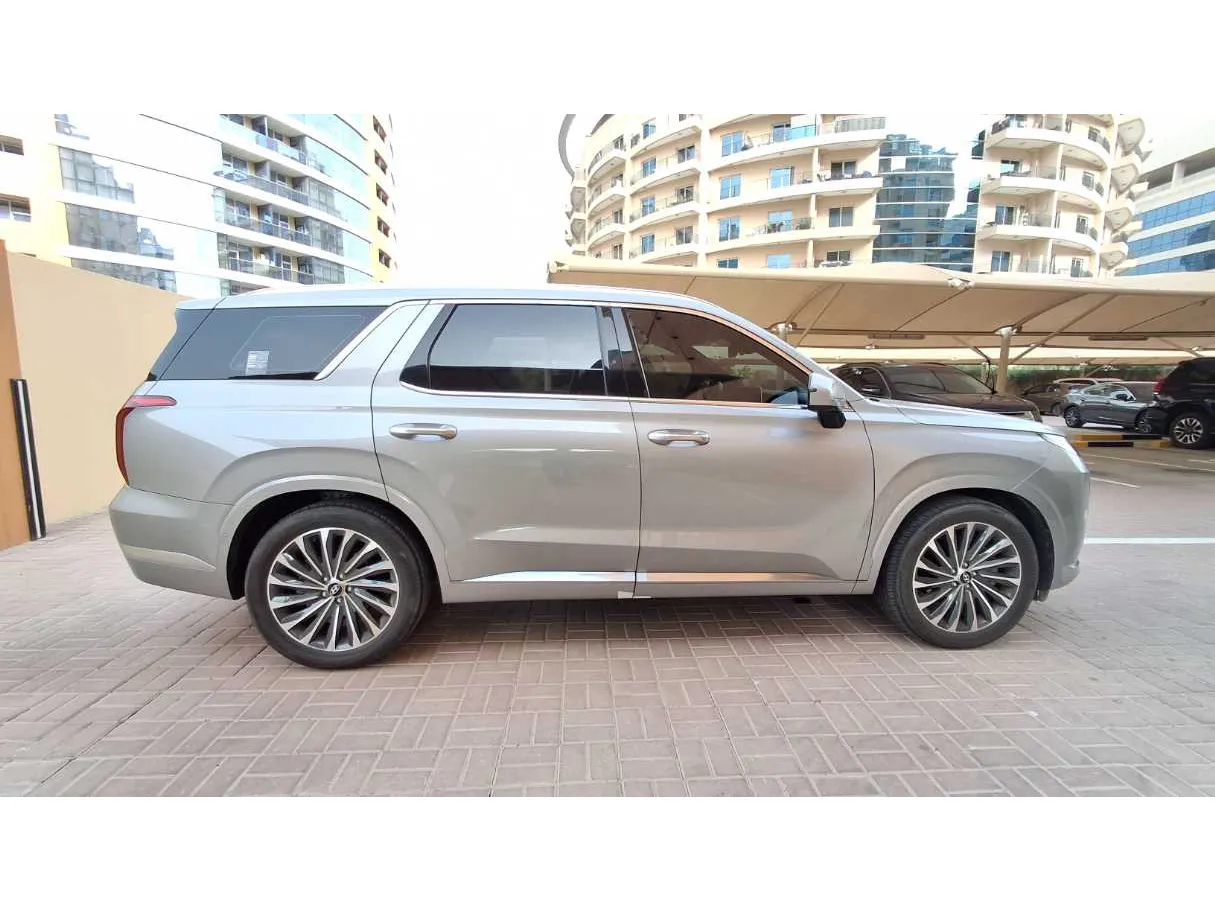 Car image 8