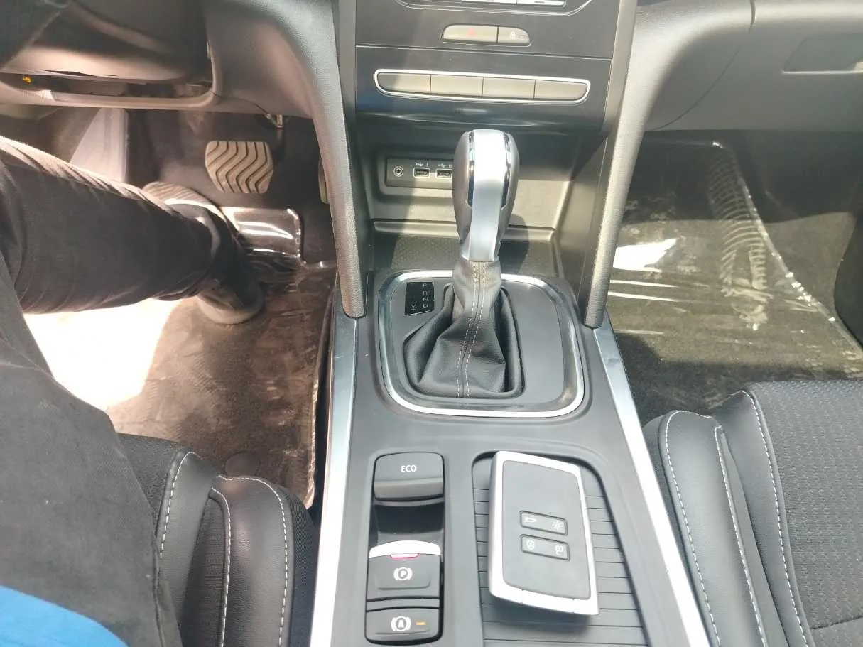 Car image 24