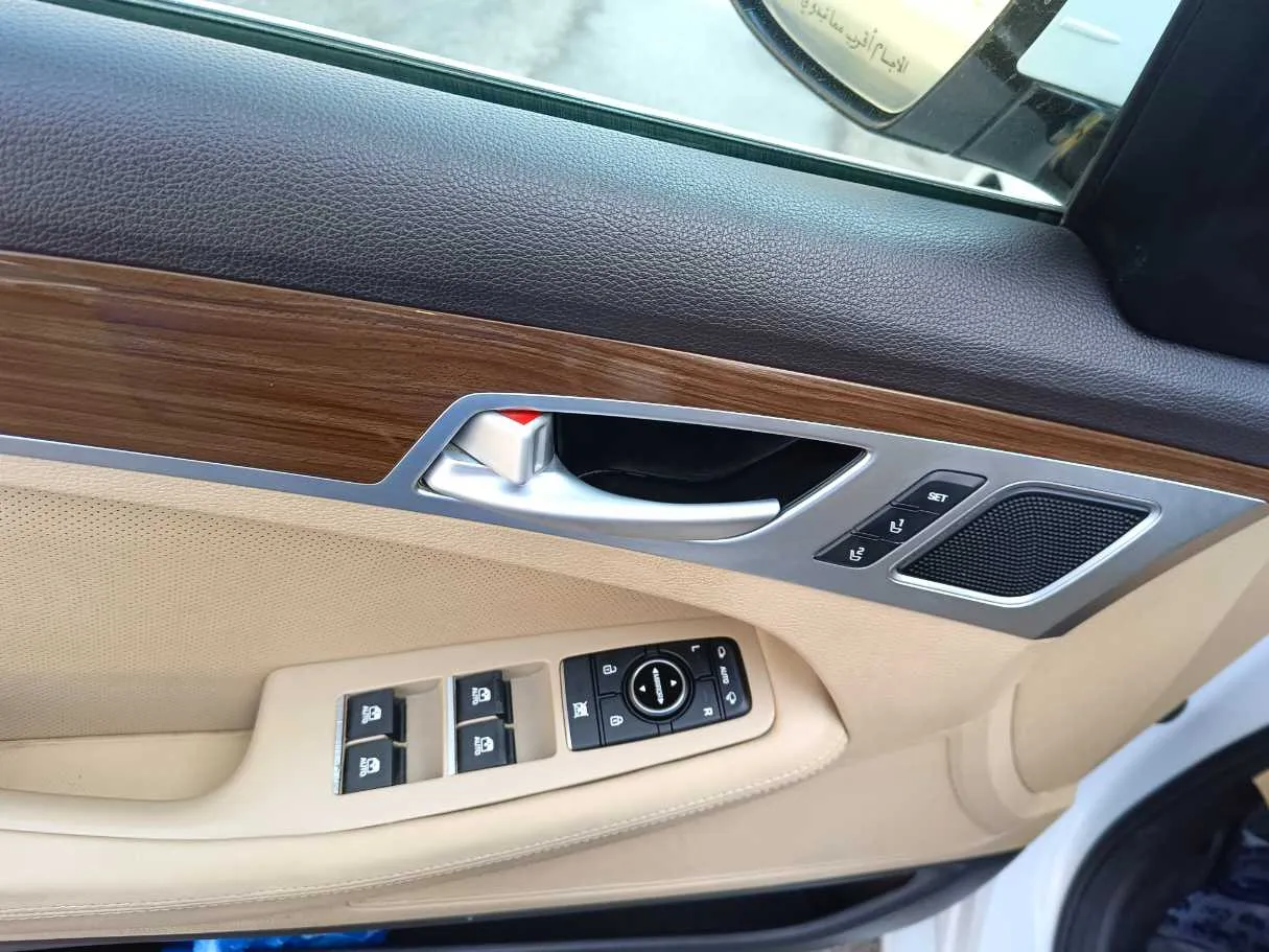Car image 35