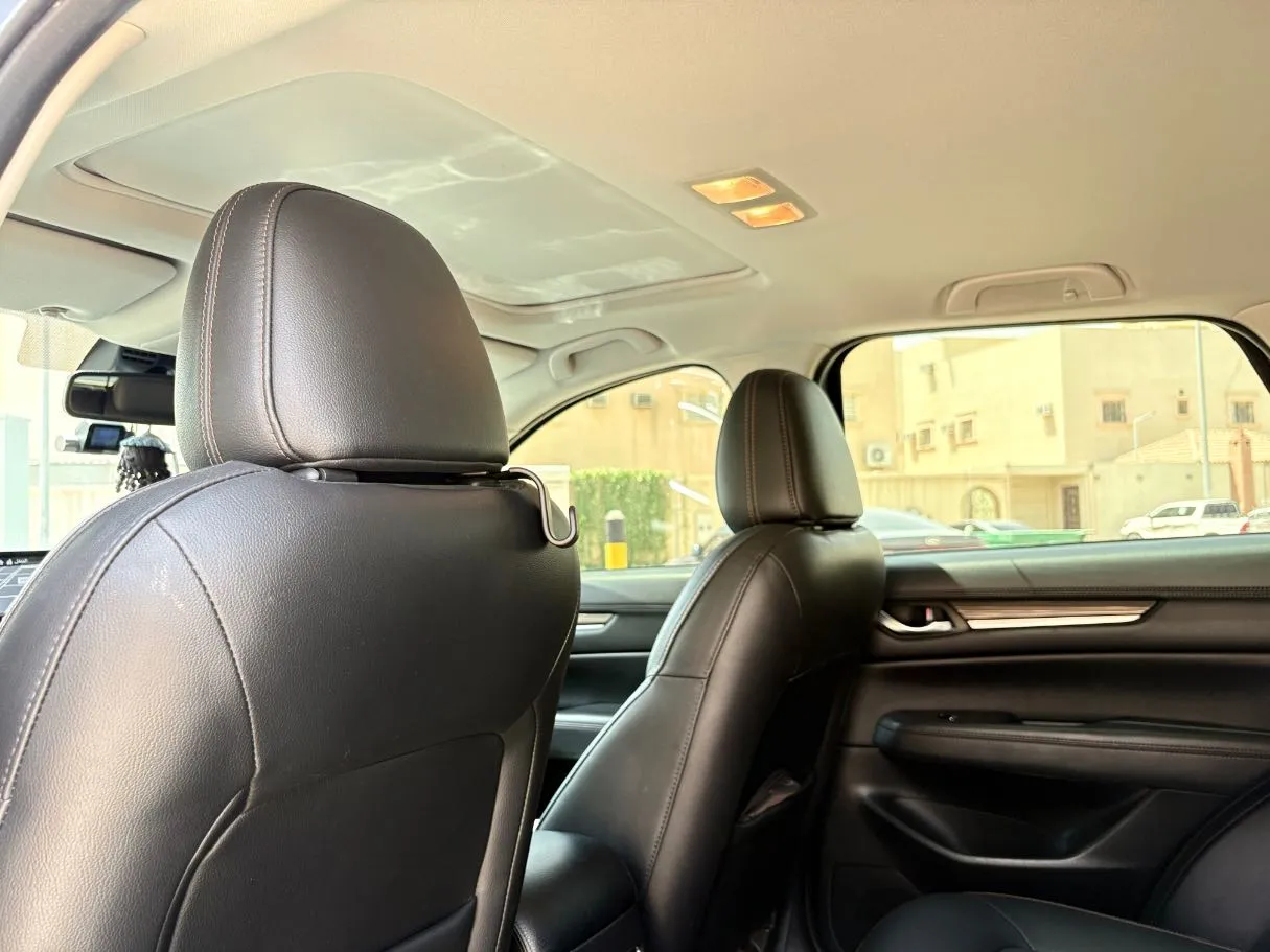 Car image 16