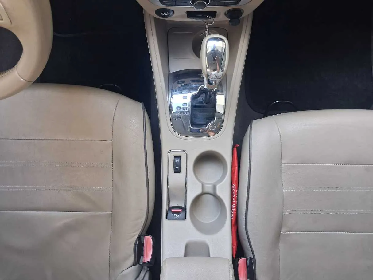 Car image 17