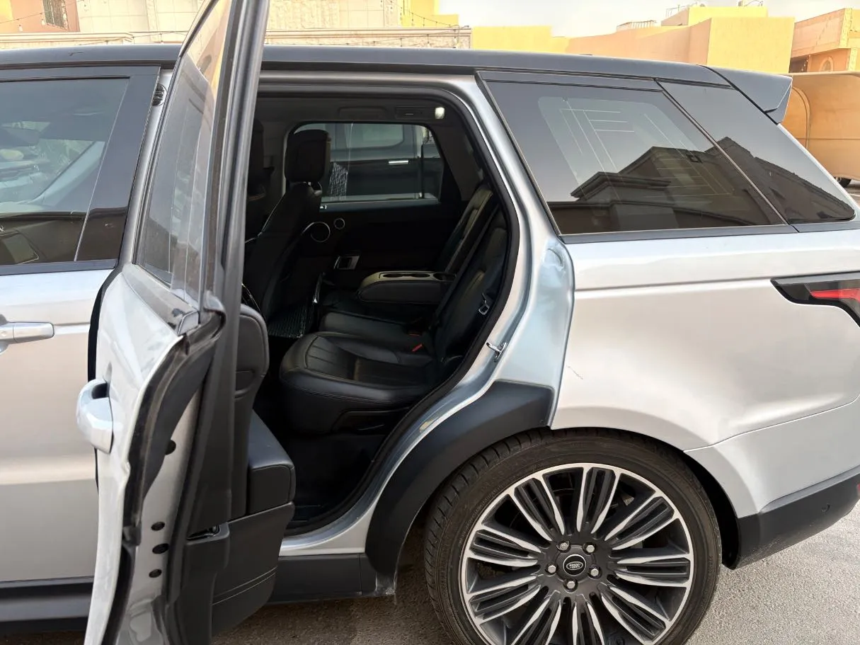 Car image 15