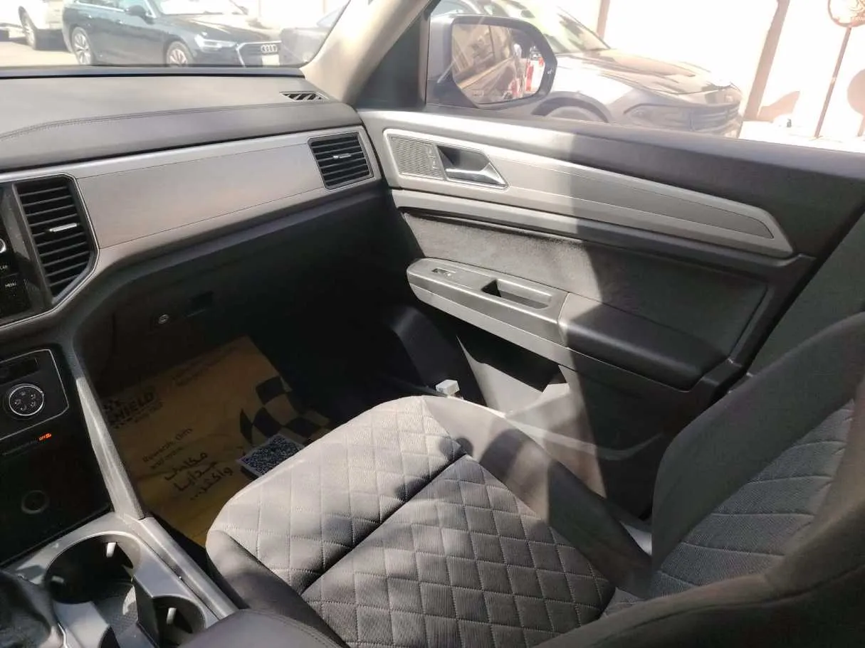 Car image 37