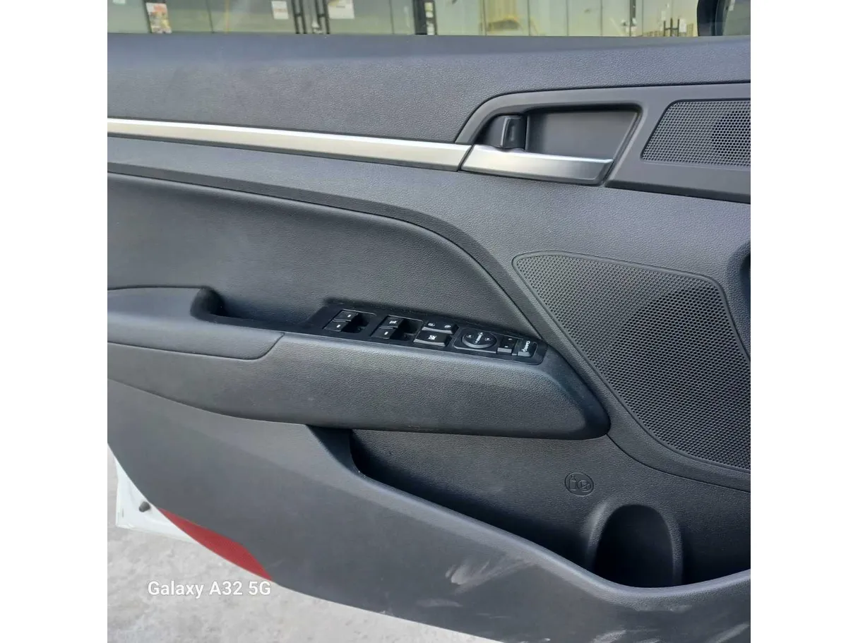 Car image 28