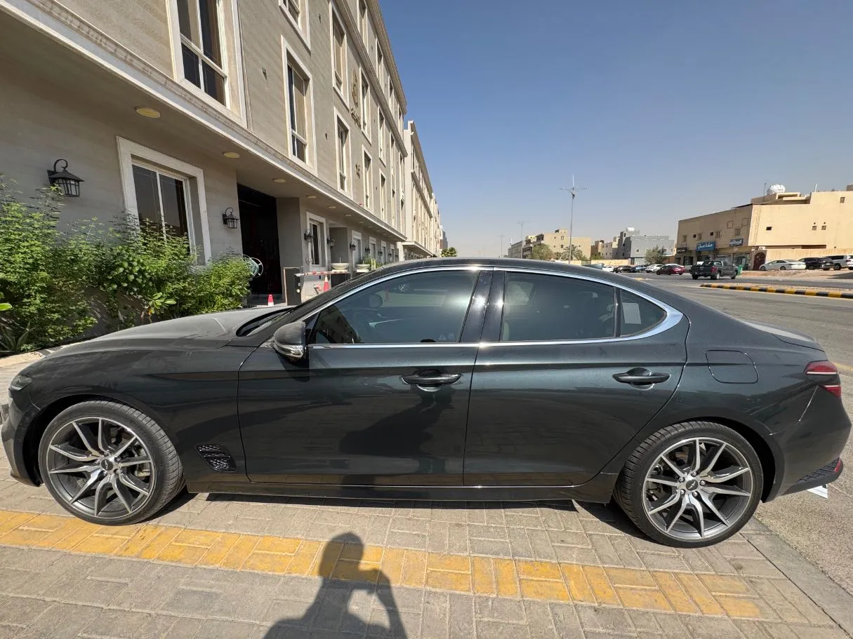 Car image 8