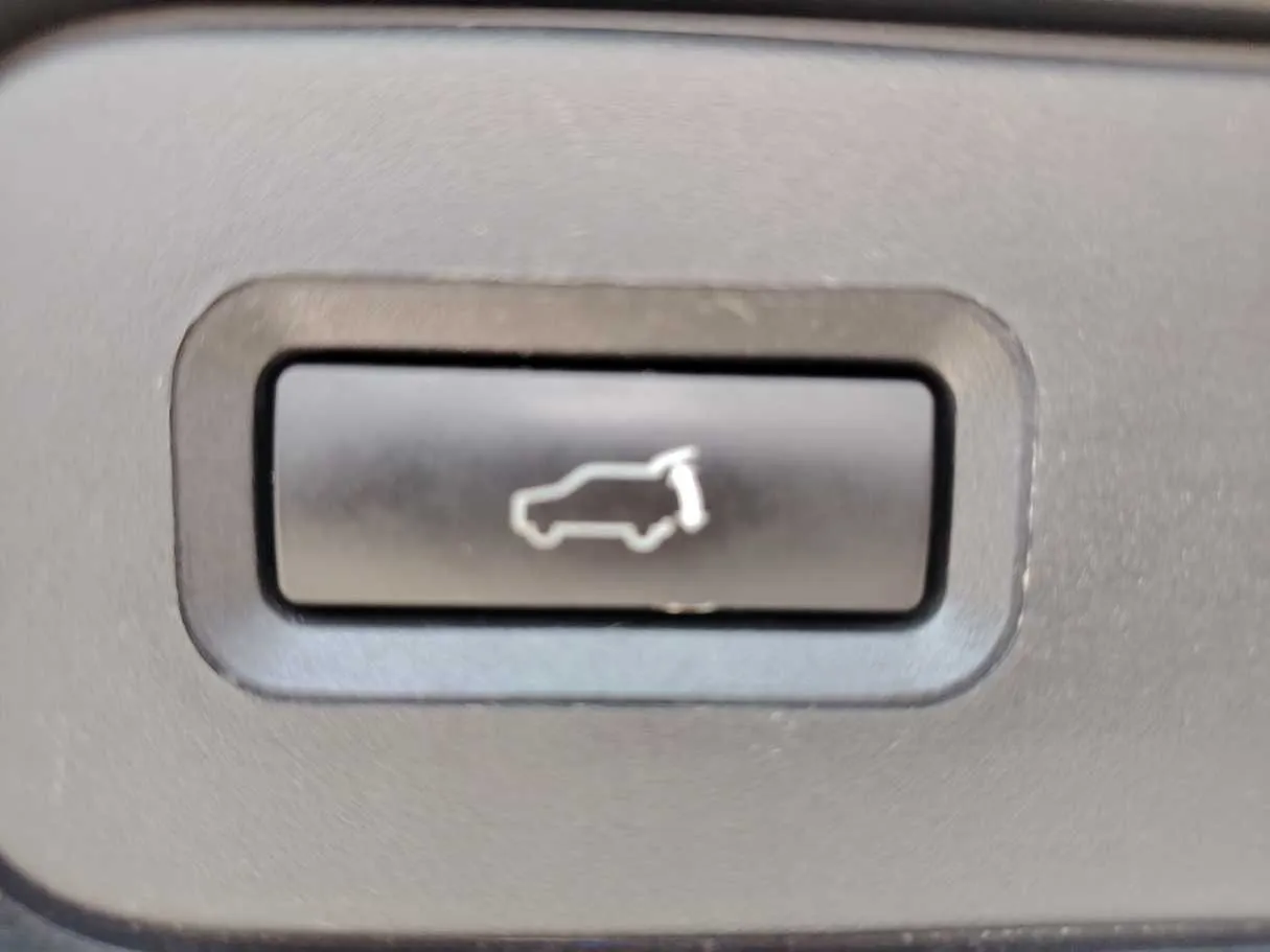 Car image 34