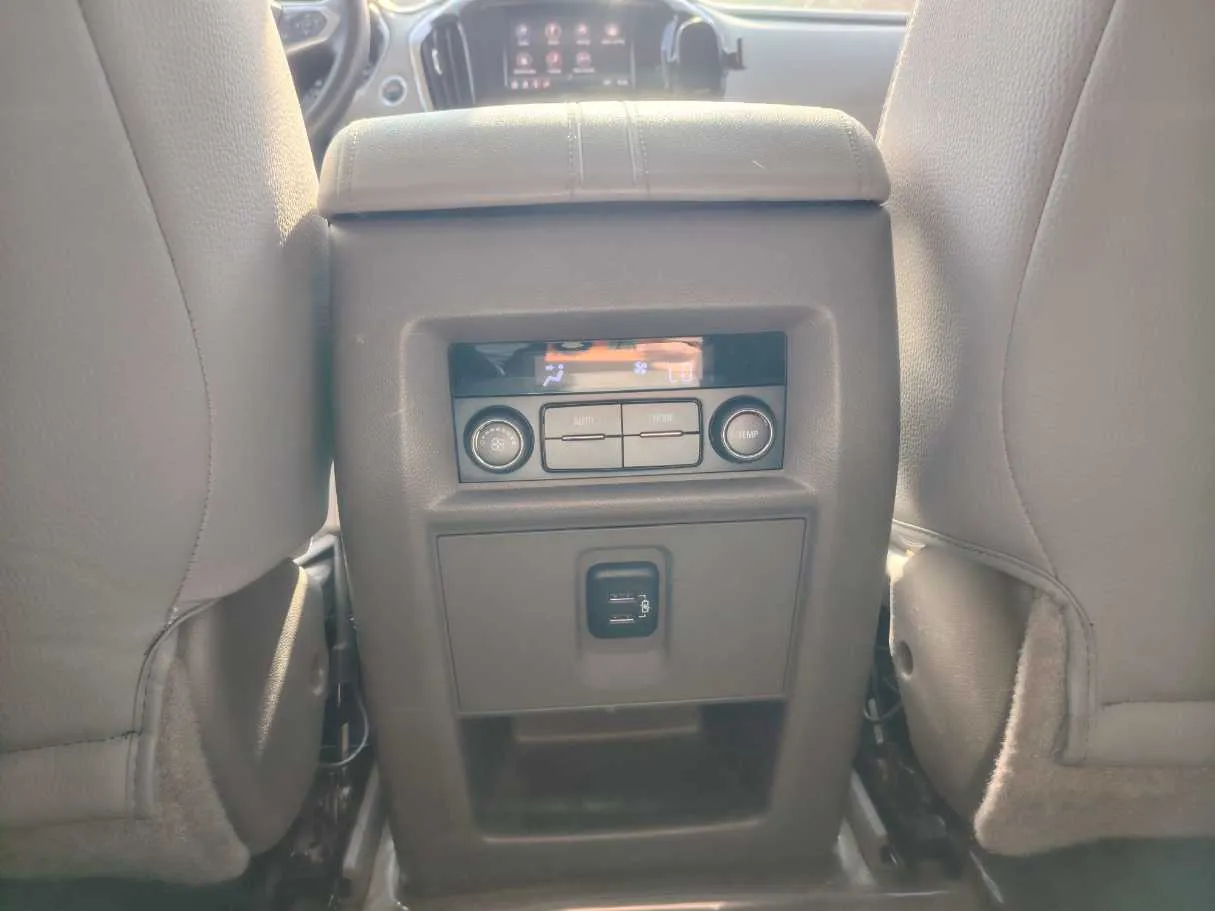 Car image 27