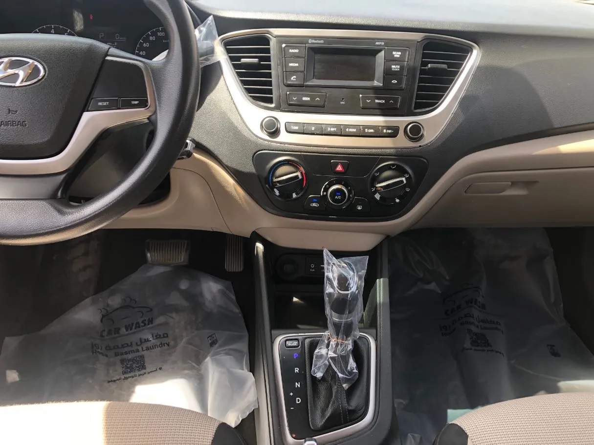 Car image 17
