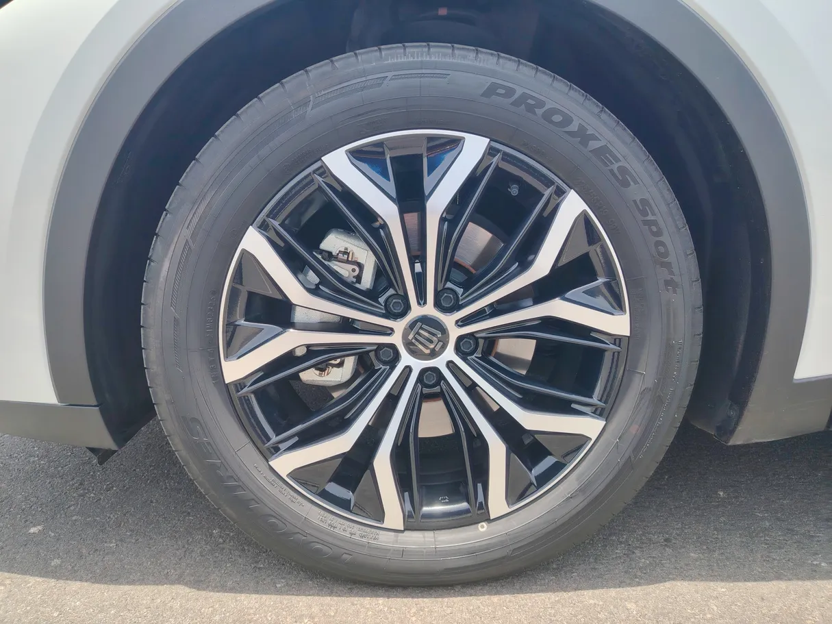 Car image 9