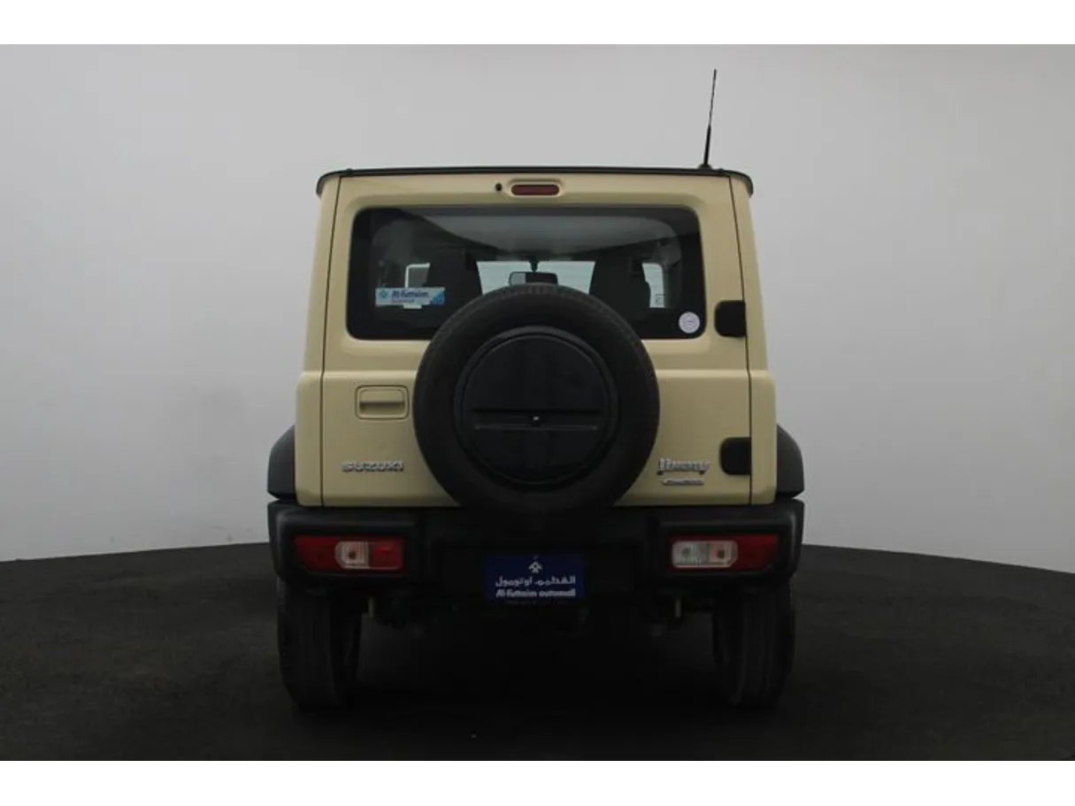 Car image 12
