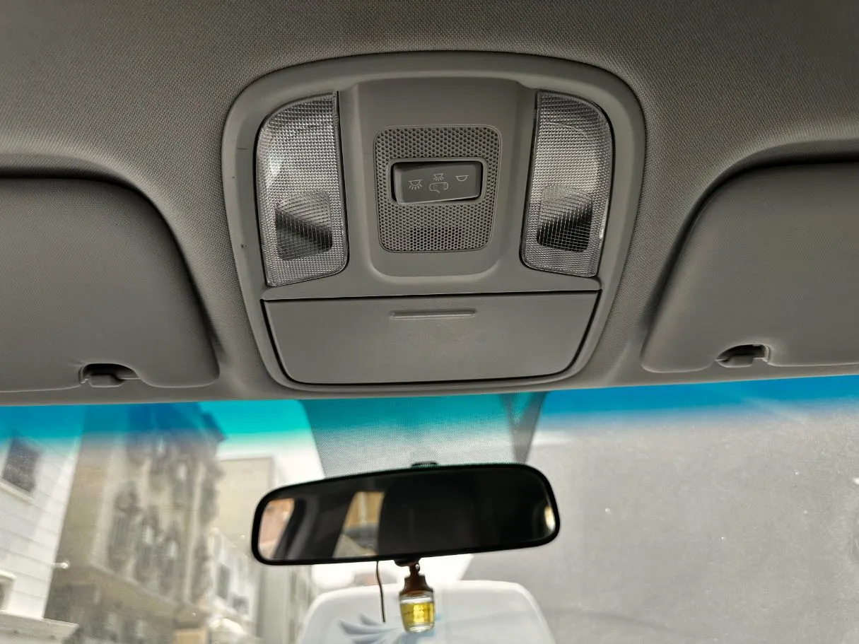Car image 25