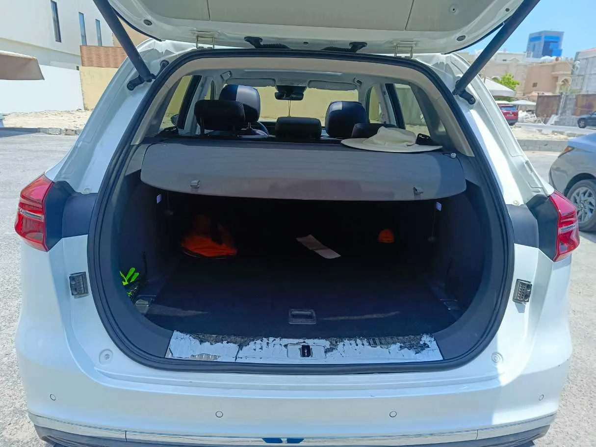 Car image 26