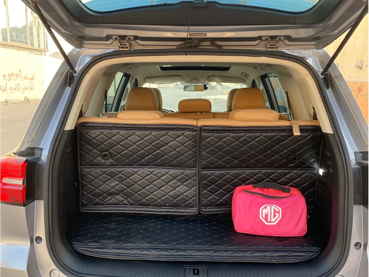 Car image 9
