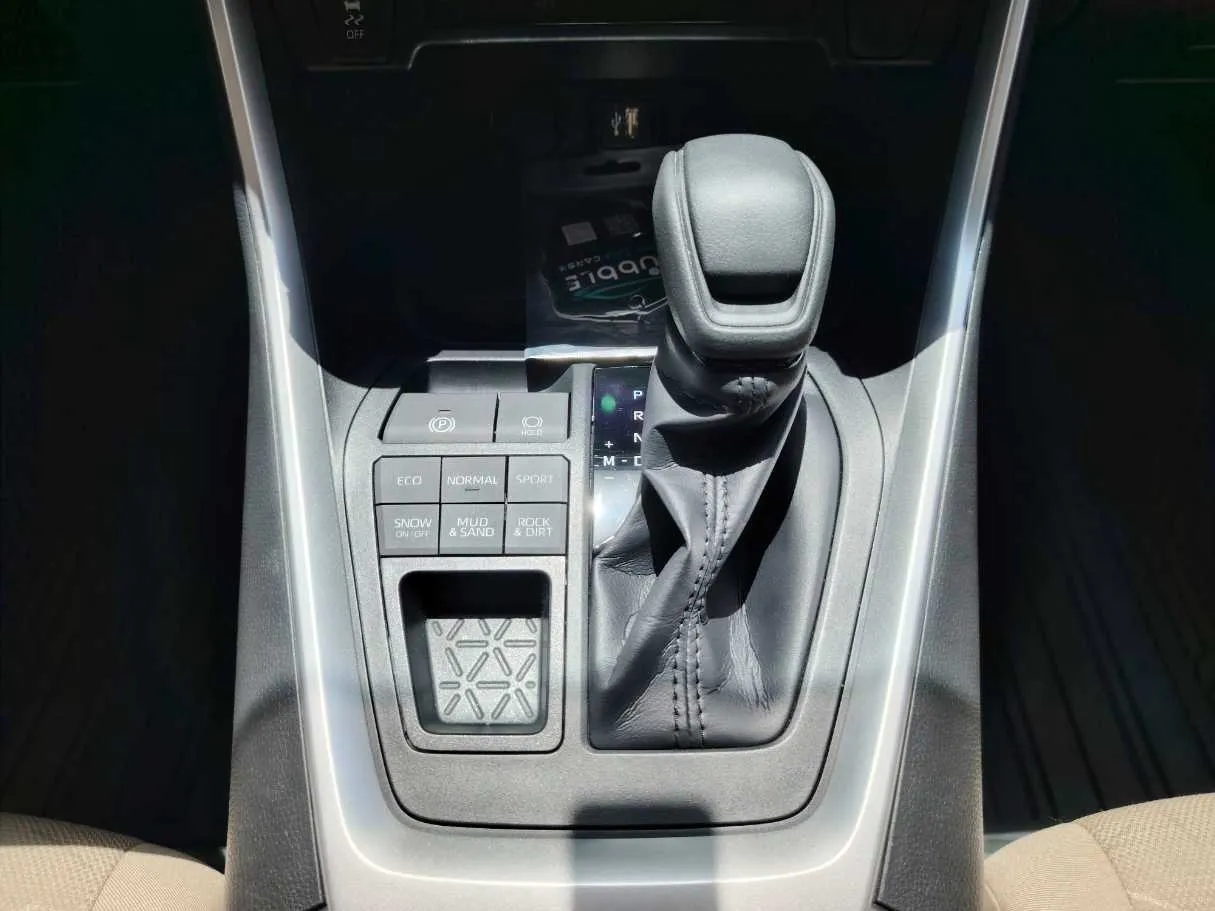 Car image 24
