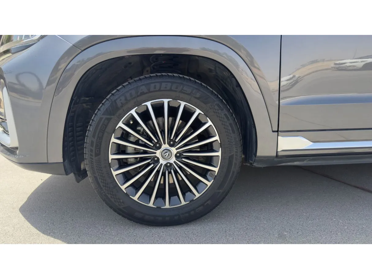 Car image 9