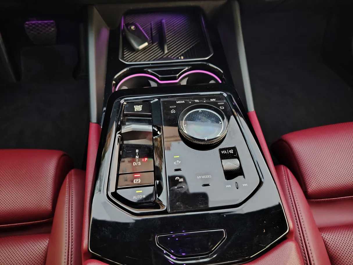 Car image 27