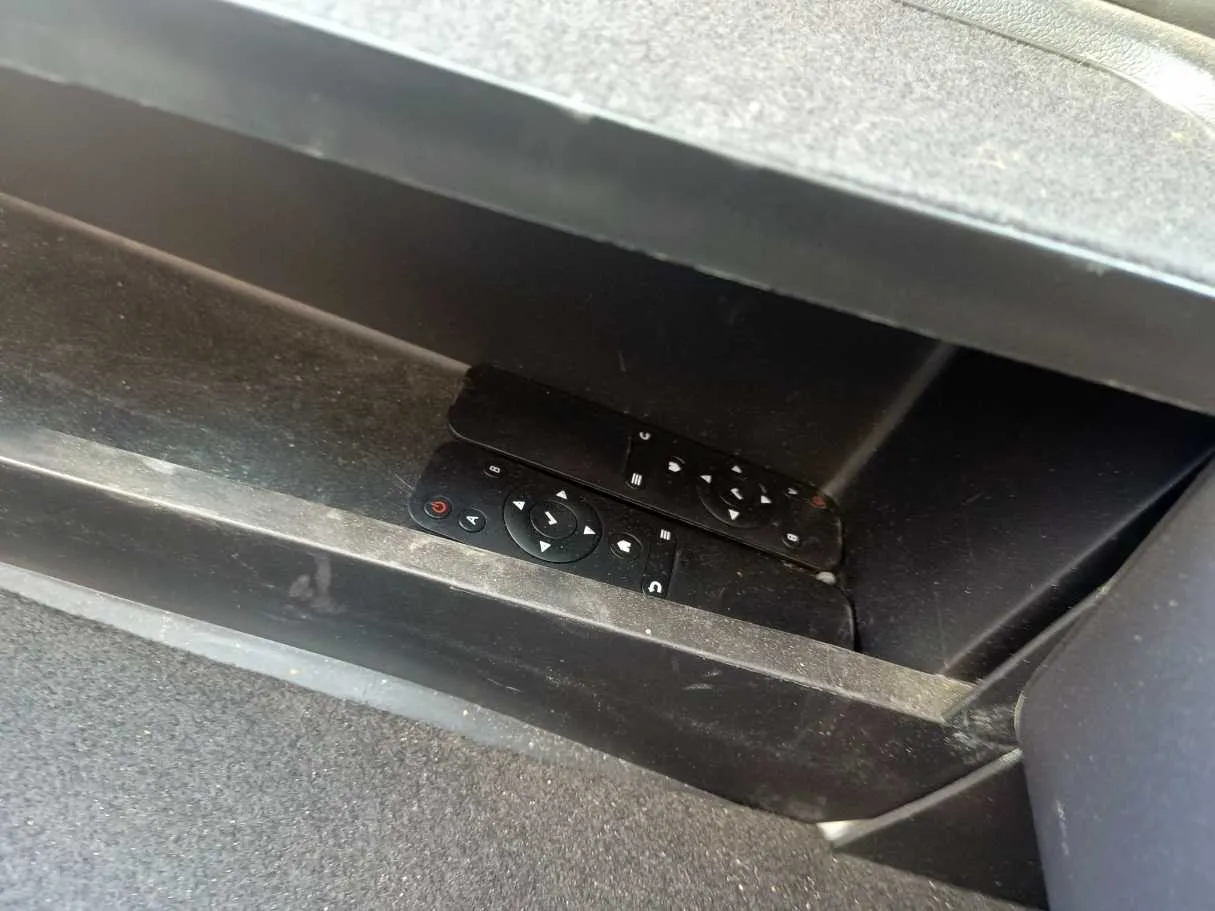 Car image 34