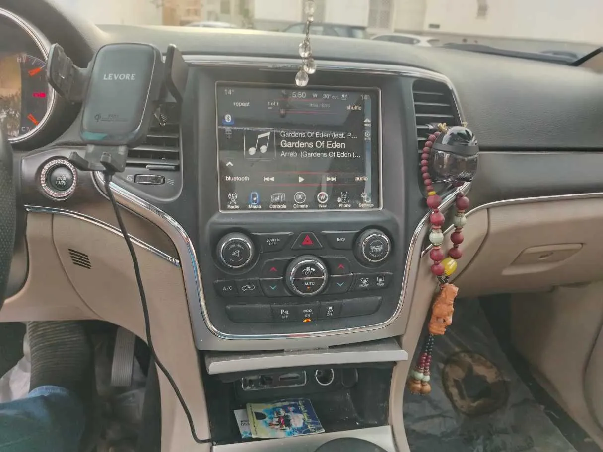 Car image 23